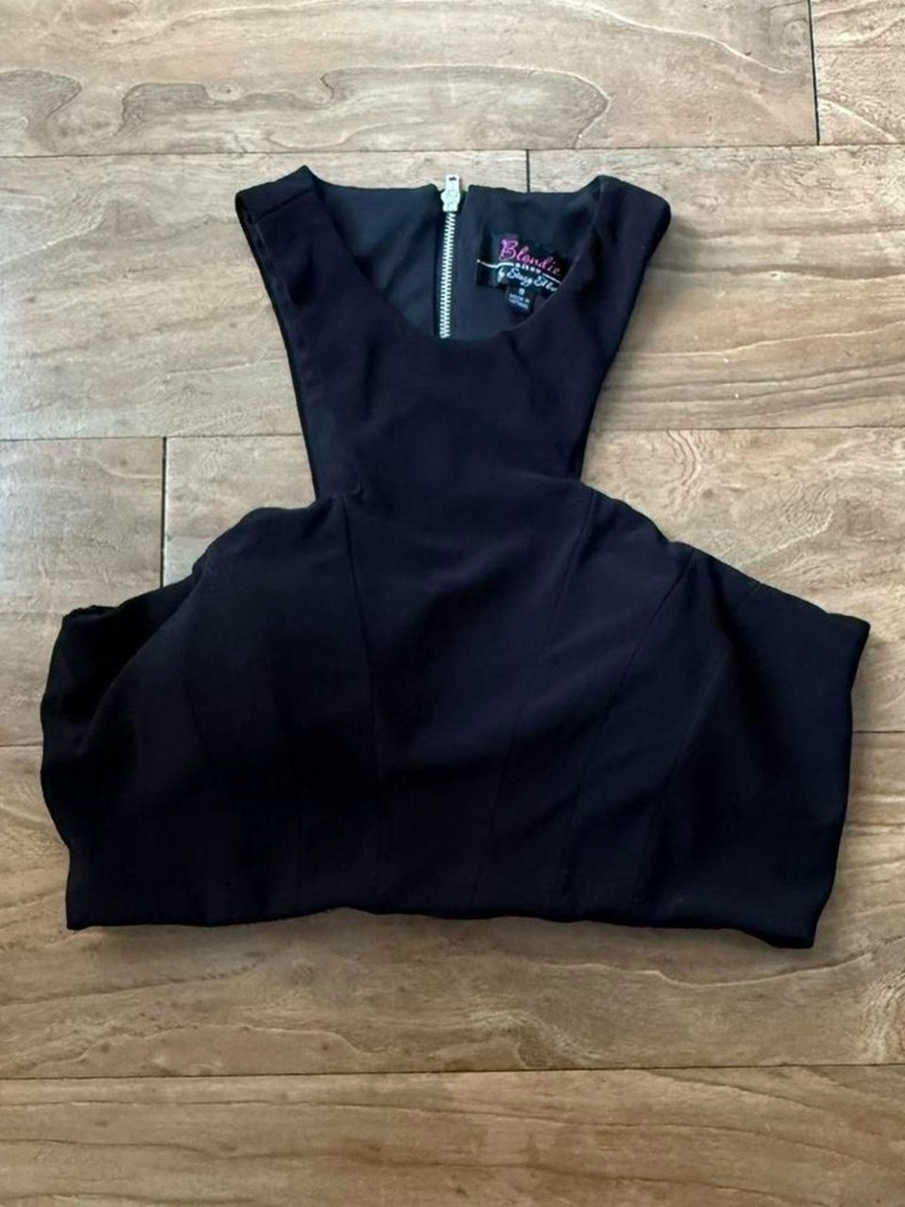 Blondie Nites Black Backless Cutout Crop Top